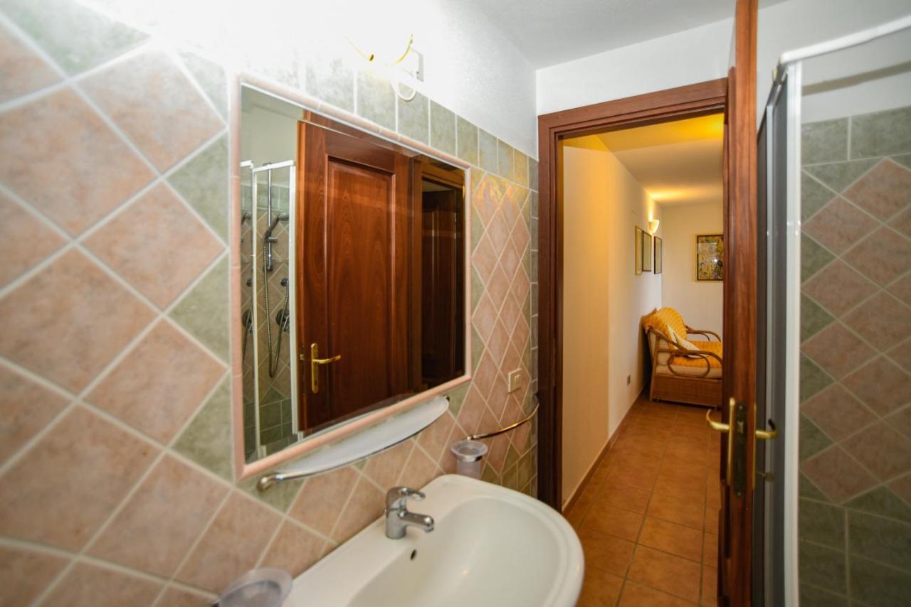 La Rosa Dei Venti Apts Loiri Porto San Paolo Exterior foto